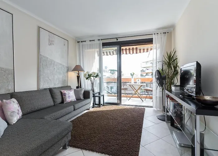 Modern 3 Bedroom, 3 Bathroom Apartment For Rent Near Cannes Old Town Walking Distance To Palais - 2000