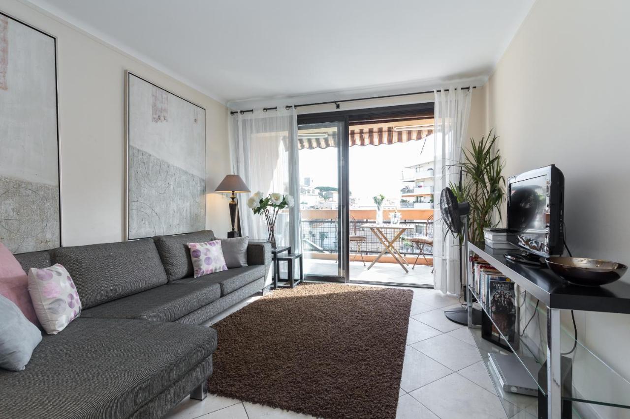 Modern 3 Bedroom, 3 Bathroom For Rent Near Old Town Walking Distance To Palais - 2000 Appartement Cannes