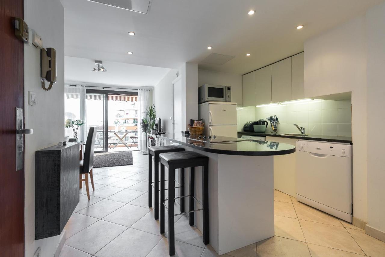 Modern 3 Bedroom, 3 Bathroom For Rent Near Old Town Walking Distance To Palais - 2000 Appartement