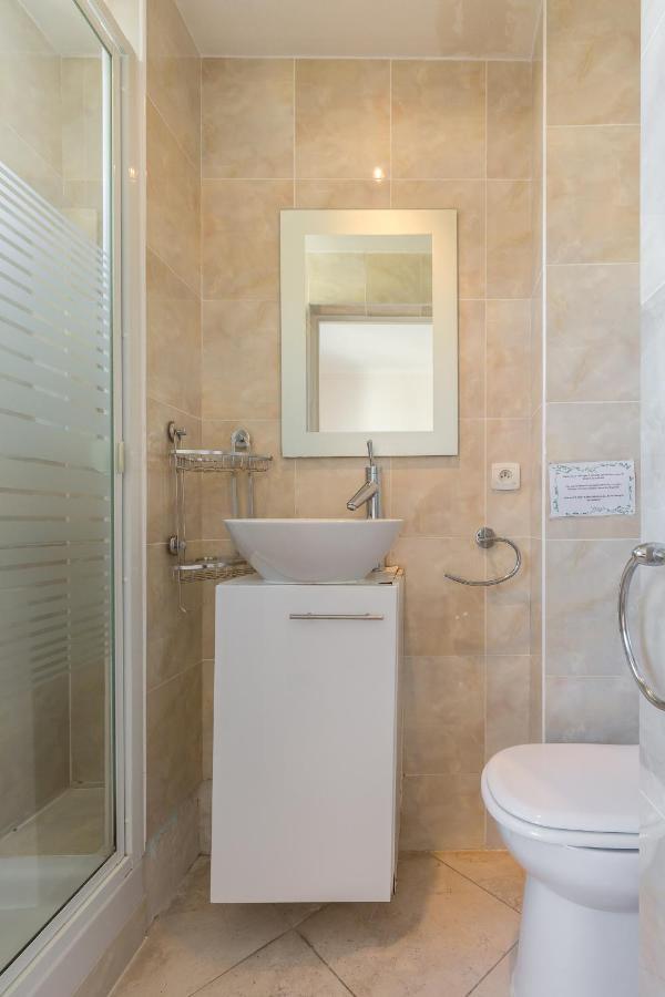 Modern 3 Bedroom, 3 Bathroom For Rent Near Old Town Walking Distance To Palais - 2000 * Cannes